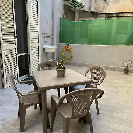Gold House Naples