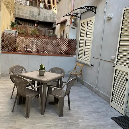 Ξενοδοχείο με διαμερίσματα Gold House