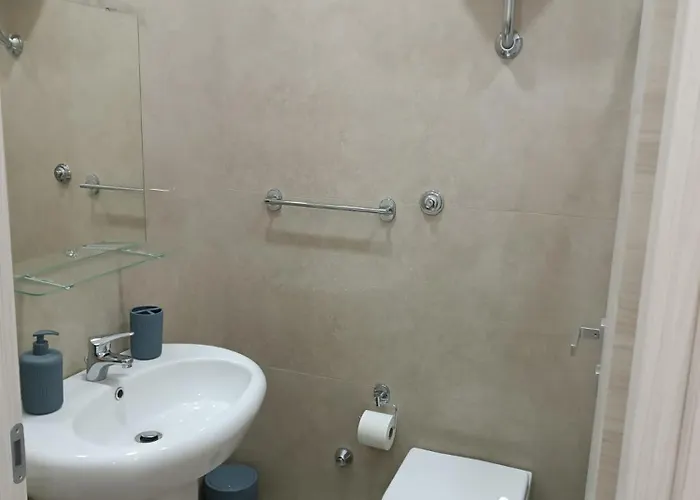 Gold House Aparthotel 4*